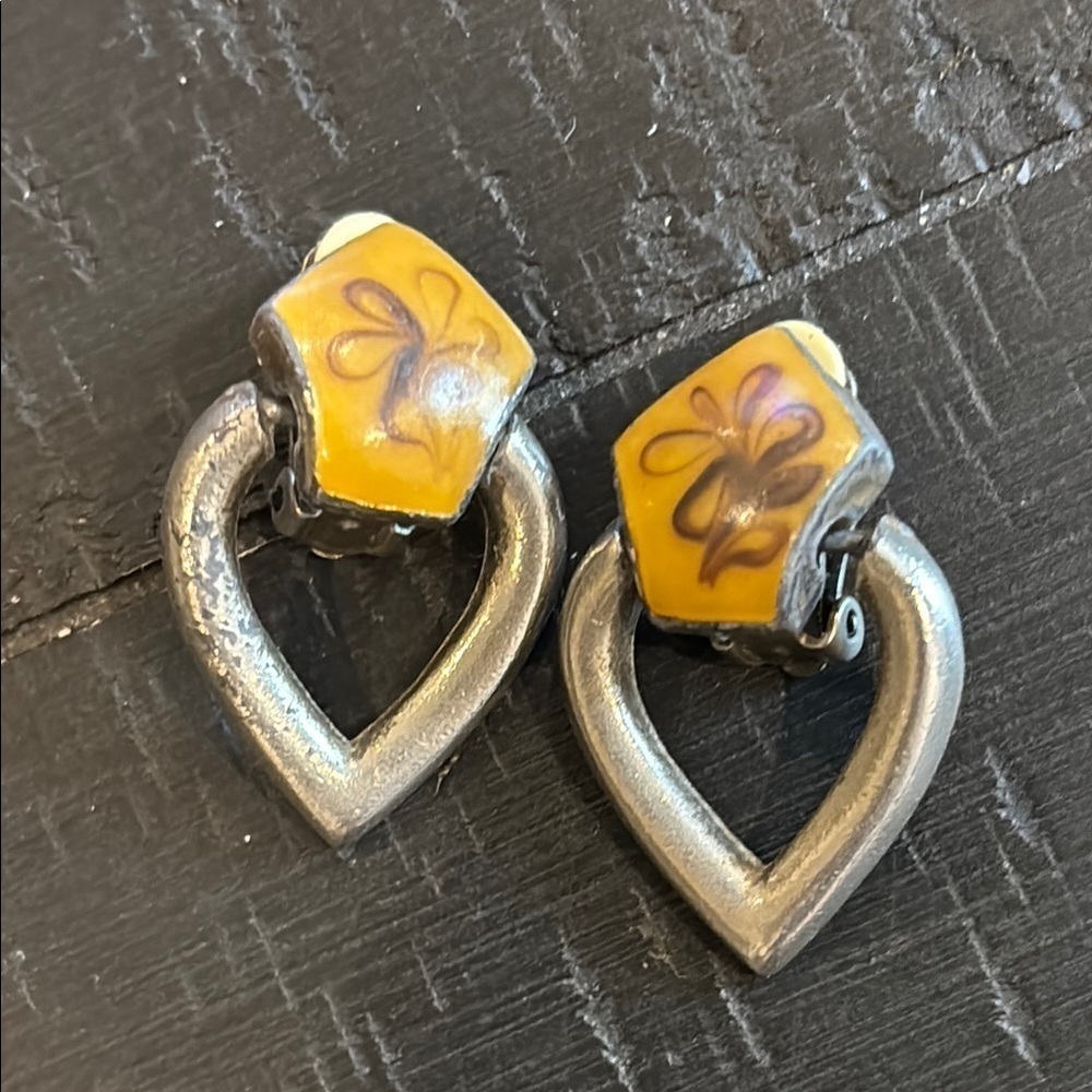 Unique Silver Tone Very Old Clip On Worn Earrings​